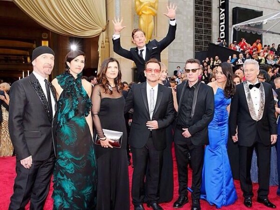 Oscars 2014 - Khan Photobomb 