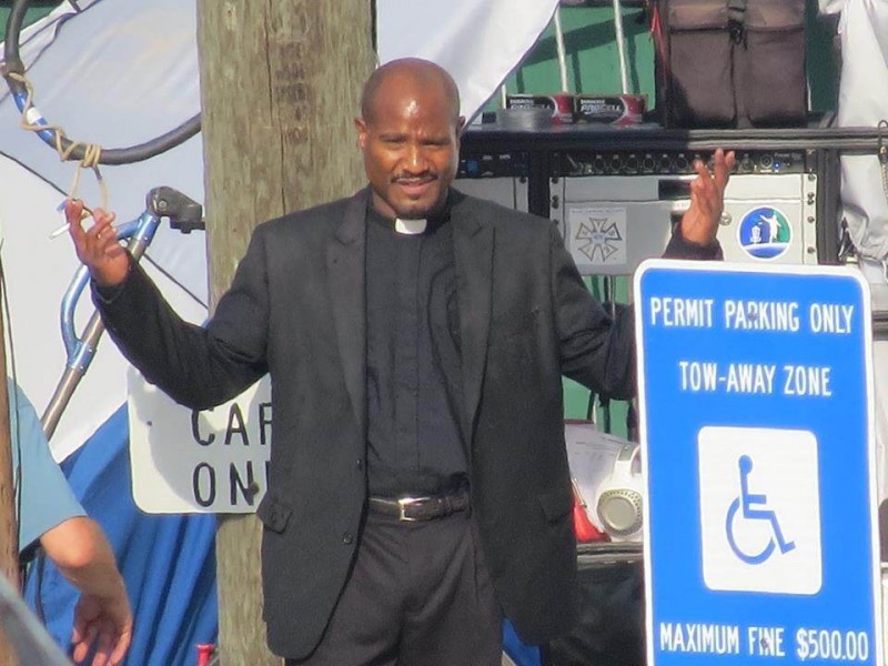 Walking Dead, The - Scéna - New Photo of Seth Gilliam as Father Gabriel Stokes - The Walking Dead Enthusiasts Podcast 