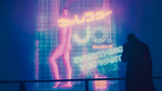Blade Runner 2049 - Scéna - Joi na holoplagáte 