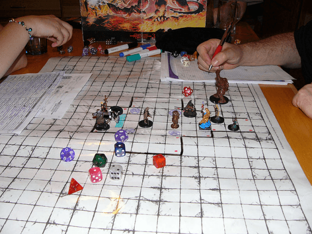 Dungeons & Dragons - Scéna - Hranie na stole 