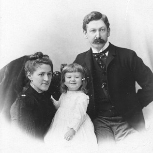 Rodina Lovecraftovcov s malým Howardom (1892). 