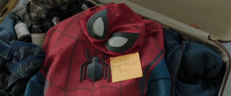 Spider-Man: Ďaleko z domova - Scéna - Batožina Spidermanov oblek