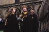 Harry Potter 2 - Harry, Ron a Hermione Harry, Ron a Hermione na nádvorí