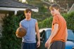 Znovu 17 - Mike a Alex pri basketbale Znovu 17 - Mike a Alex pri basketbale